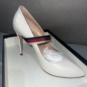 Gucci Ivory Pumps